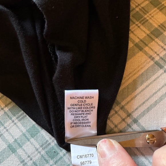 XL women’s black long sleeve basic shirt. Pre-owned great layering piece - Picture 7 of 8